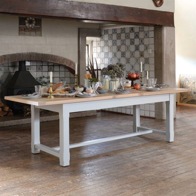 220-265-310cm Ext. Table and 8 Chairs