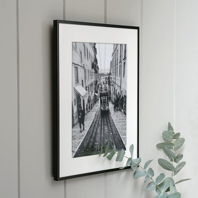 Fine Black Metal Photo Frame 8x10'