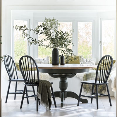 4-6 Seater Round Extending Dining Table